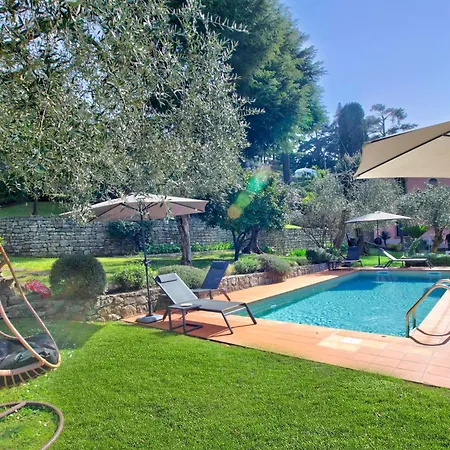 Schlosser Front & Private Pool