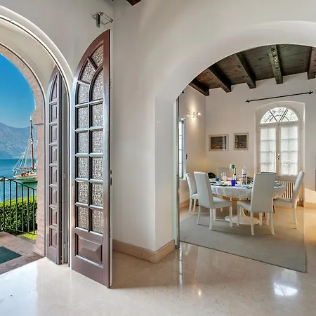 Villa Schlosser Front & Private Pool Malcesine