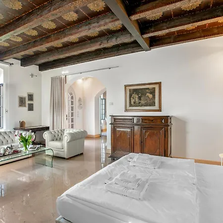 Schlosser Front&private Pool *