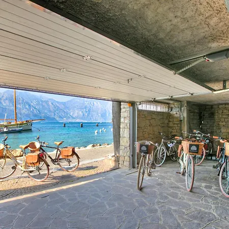 Schlosser Front&private Pool